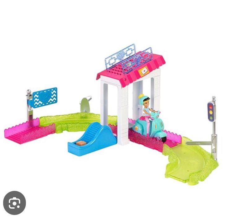 Четыре набора Барби в движении