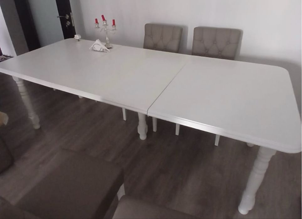 Masa extensibila  si 4 scaune
