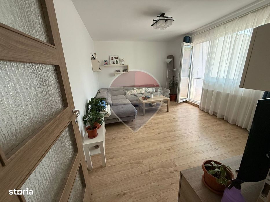 De închiriat: Apartament 4 camere DECOMANDATE