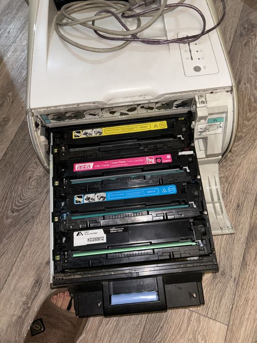 Принтер Canon F151700, работает, нет красок