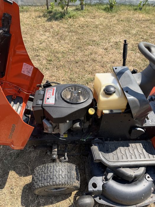 Tractoras pentru taiat gazon/iarba Husqvarna