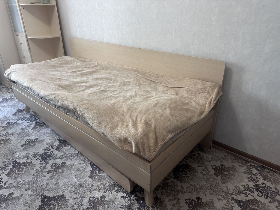 Продам кровать односпалку