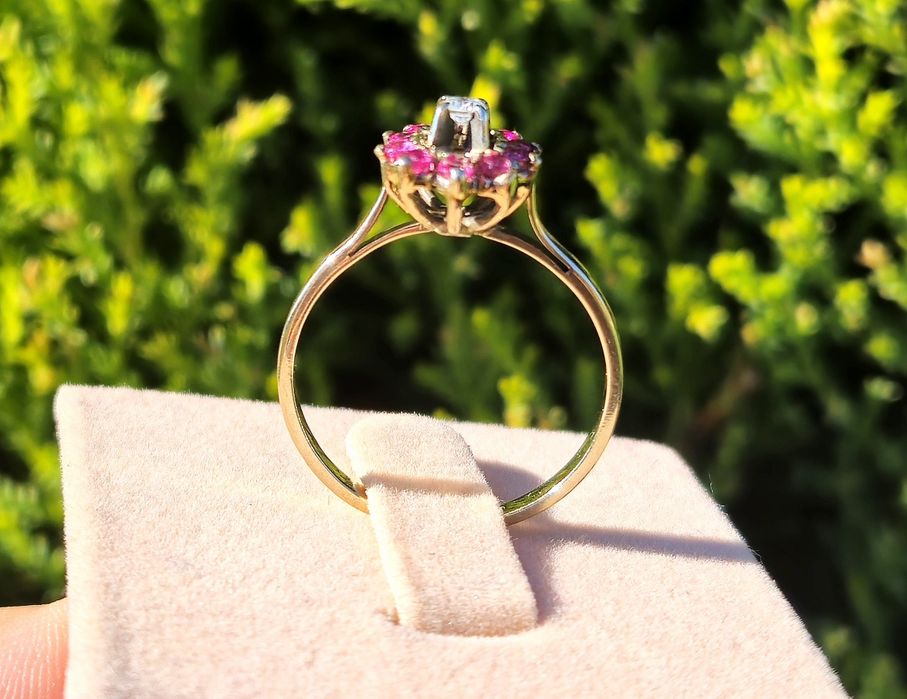 Inel vechi din aur de 18K cu rubine naturale si diamant natural