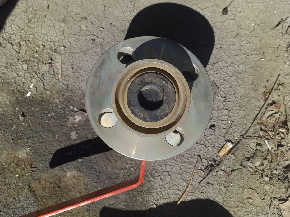 Продам новые задвижки