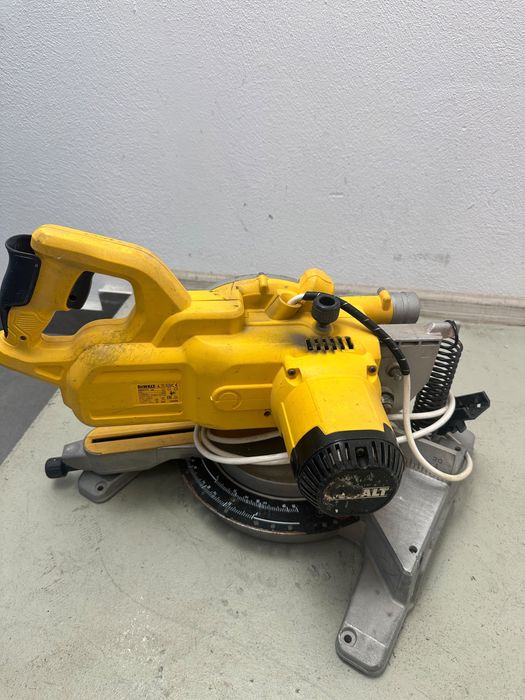 Fierastrau circular stationar DeWALT DWS777 – 1800W – disc 216 mm