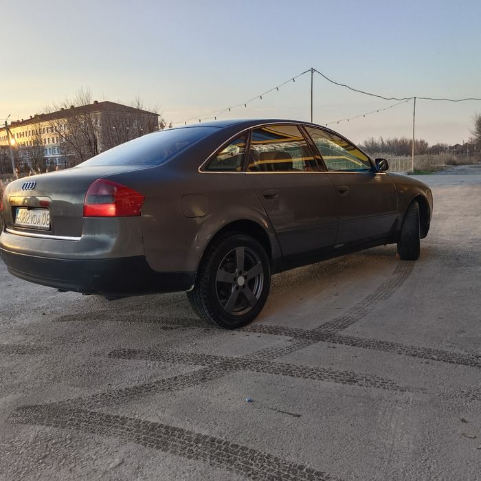 Продаю Audi A6  срочно