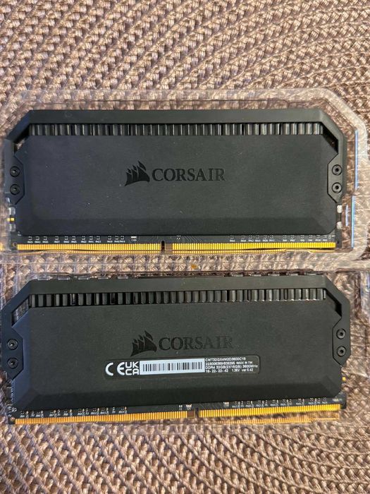 Memorie RAM Corsair Dominator cu led, dual channel, 32GB (2x16) la 3200 MHz