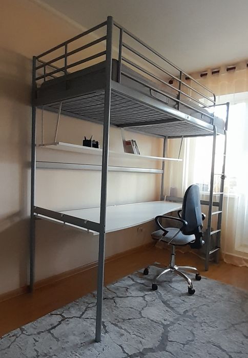 Продам двухярусную кровать.