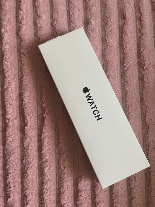 Часы Apple Watch белые в идеальном состоянии