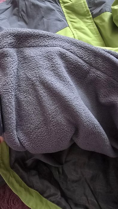 Продам куртку на весну