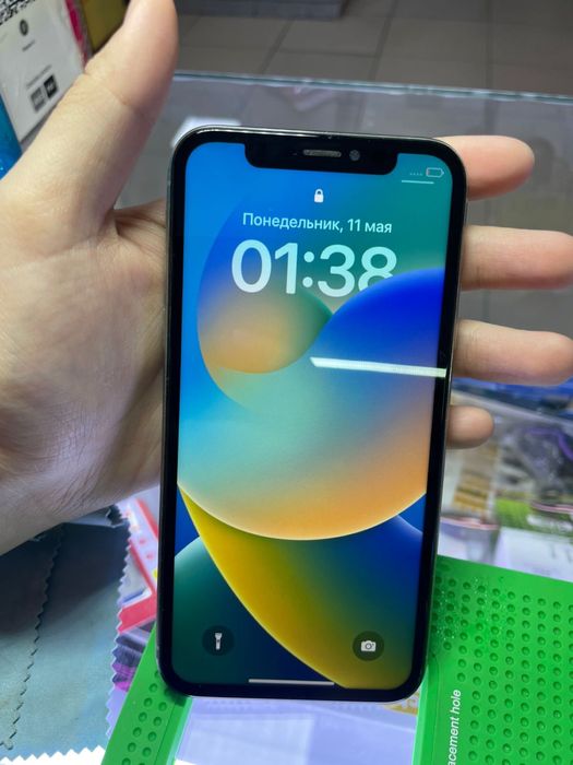 iPhone X 64GB в отличном состоянии