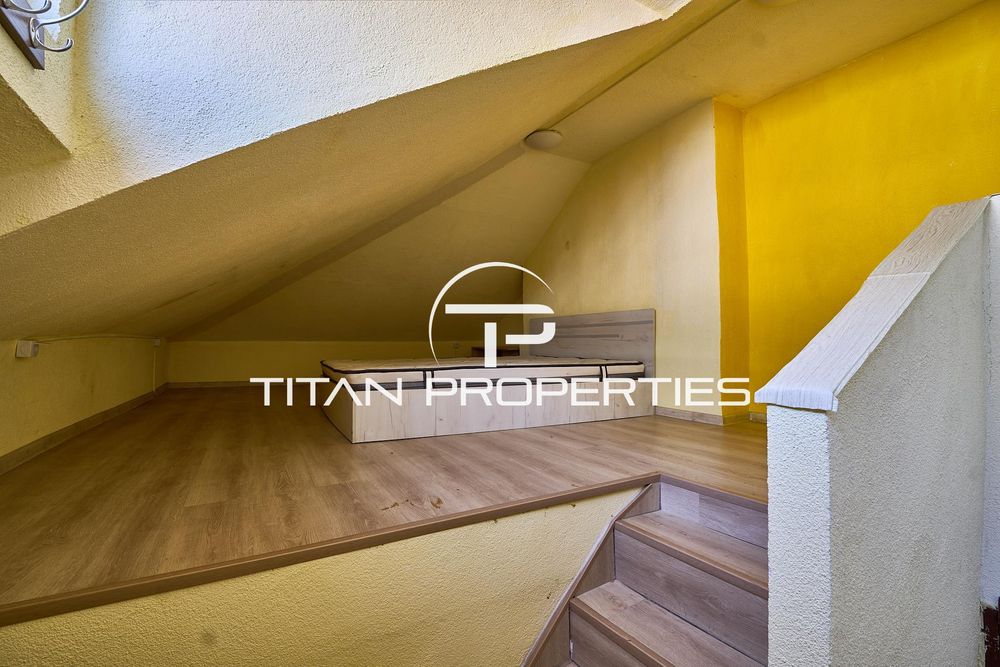 Тристаен апартамент под наем в Център