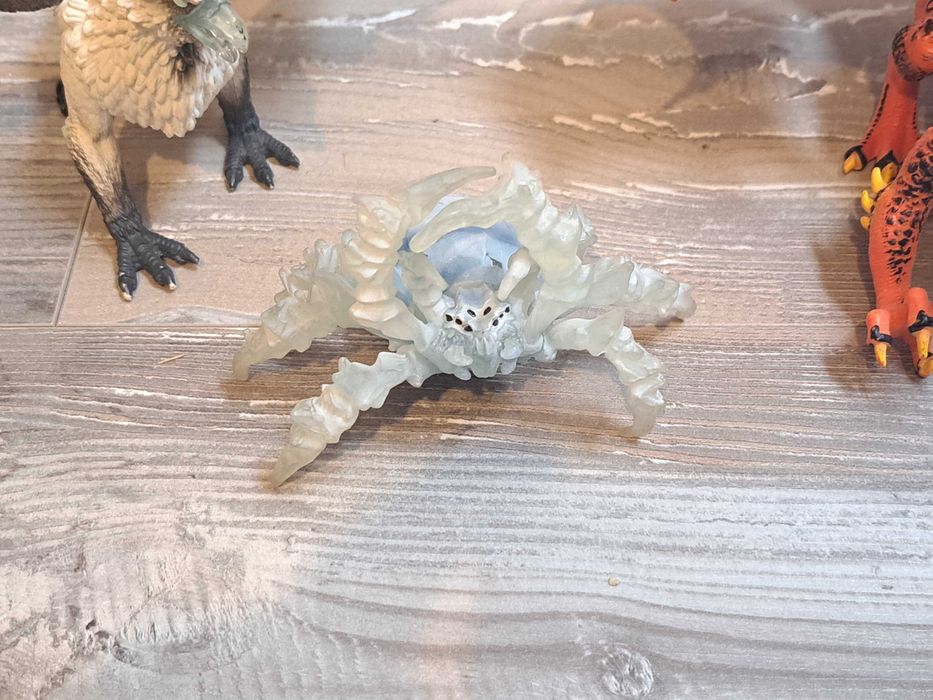 Set 4 figurine Eldrador – creaturi fantasy, stare foarte bună