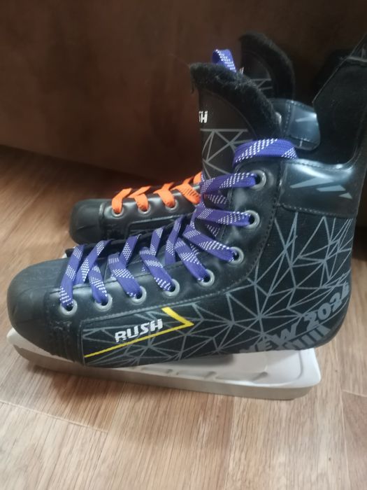 Коньки хоккейные