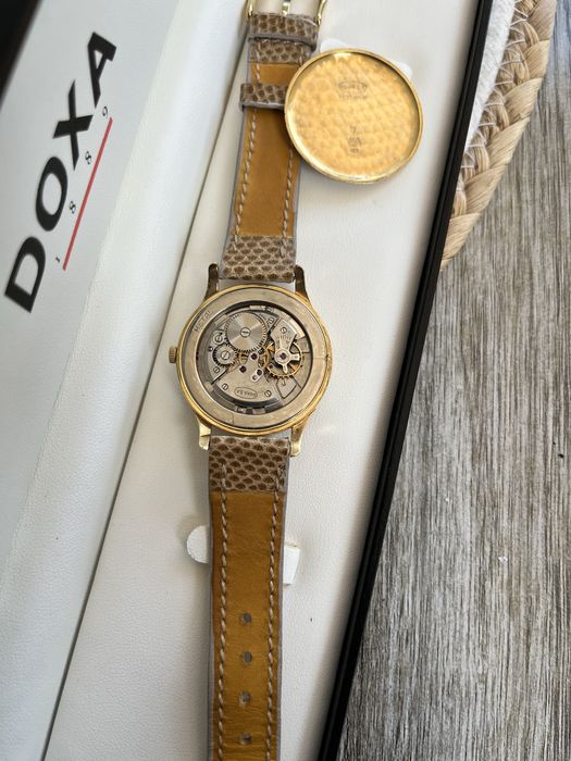 Златен часовник Doxa 18k