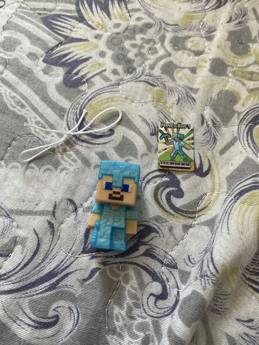 Фигурка стива киндер джой майнкрафт оригинал