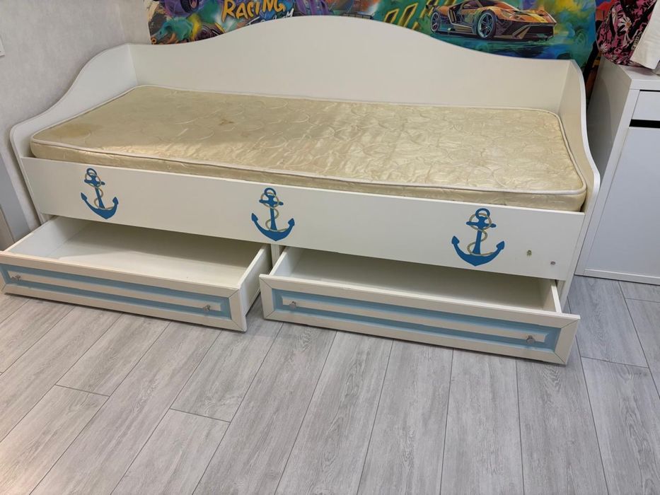 Детская кровать для мальчика и девочки