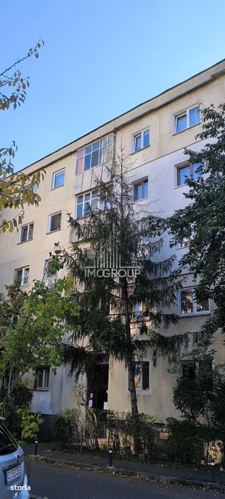 Apartament 3 camere de vanzare Brates