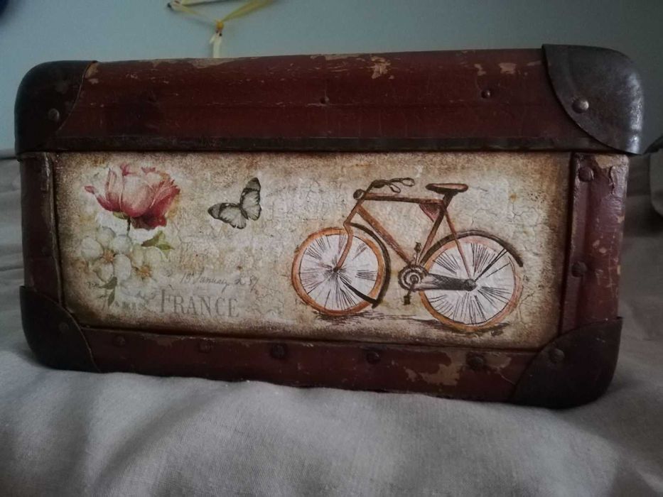 Ретро куфар декориран ВИНТИДЖ декупаж, ръчна изработка