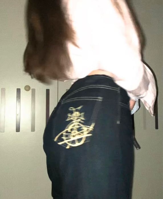 Дизайн по поръчка върху текстил, деним, кожа и имитация на кожа