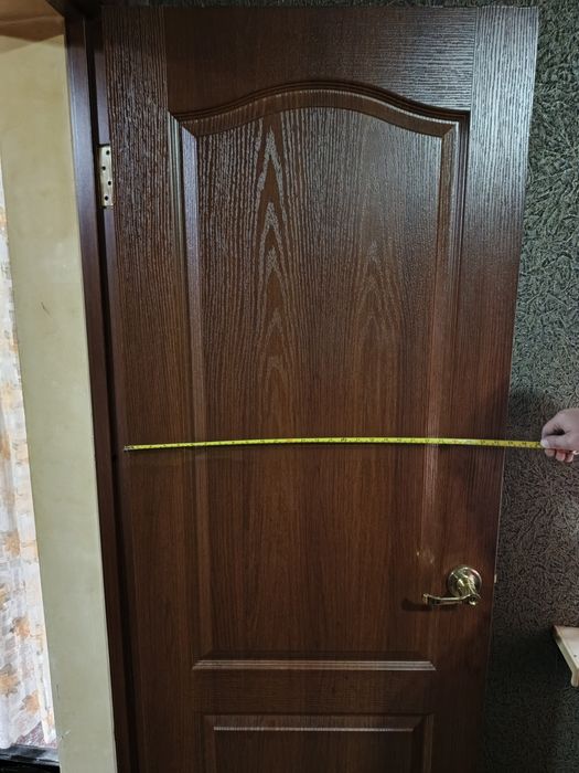 Двери с ручками в отличном состояние