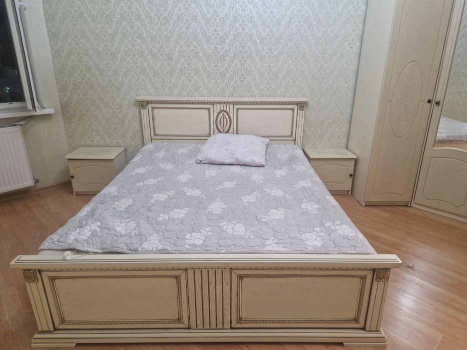 Продам спальний гарнтирур бу