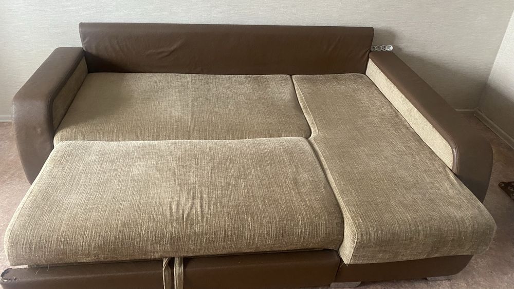 Диван б/у коричневый