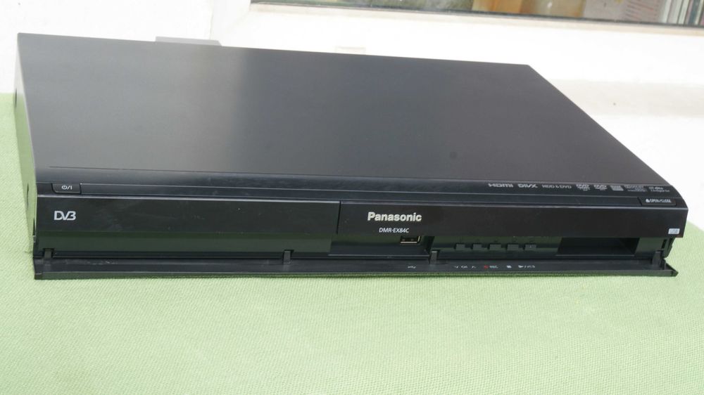 DVD recorder combo cu HDD Panasonic DMR-EX84C cu HDMI