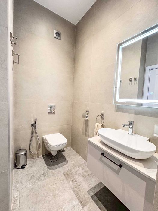 Тристаен апартамент в Центъра