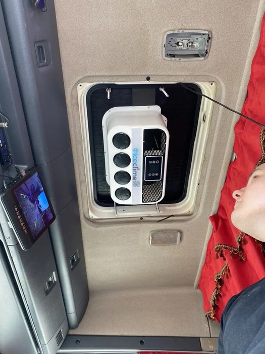 Автокондиционер сплит в люк — прохлада в кабину без мотора!