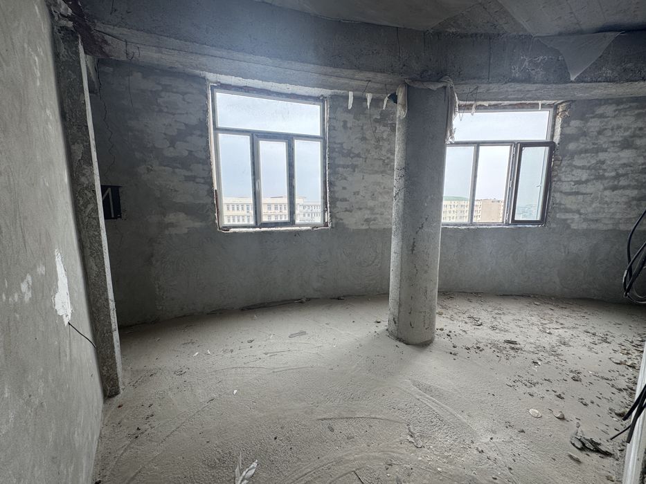 Ibn Sino koʻchasida 106 kv.mlik kvartira sotiladi 45000$