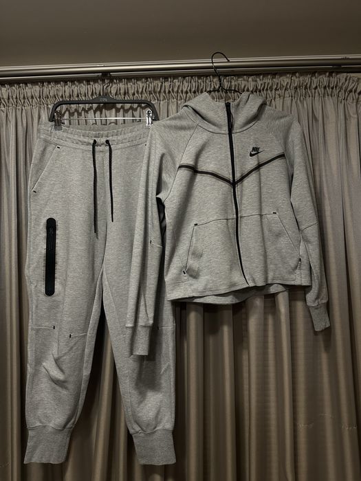 Три дамски комплекта