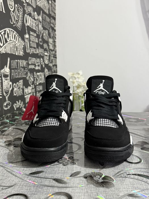 *LIVRARE GRATUITA* Jordan 4 Retro White Thunder !Verificare Colet!