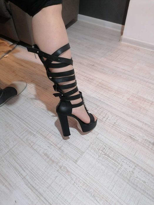 Сандали с висок ток на MEGZ