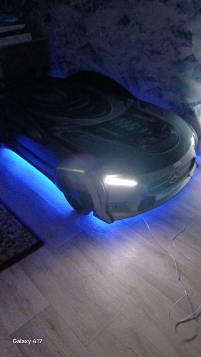 Продаю детский кровать- машина