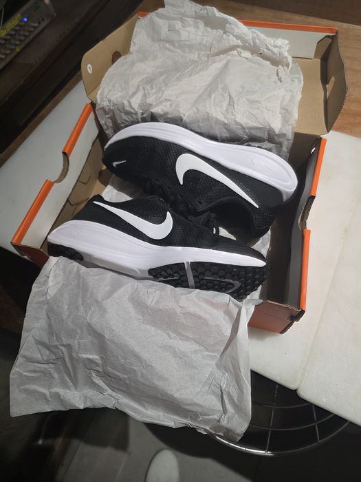Nike Revolution 8  Номер 36