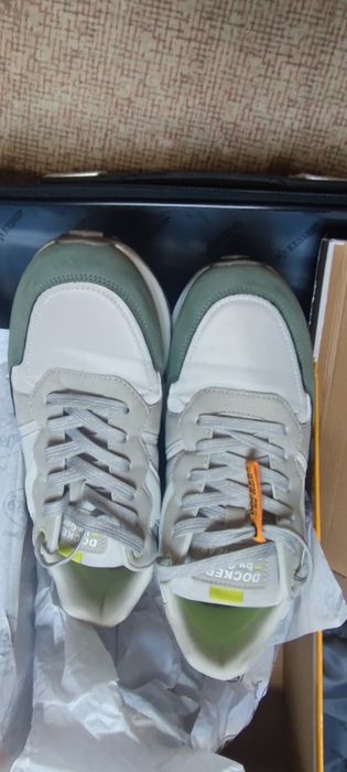 Перфектни мъжки обувки на Docker
