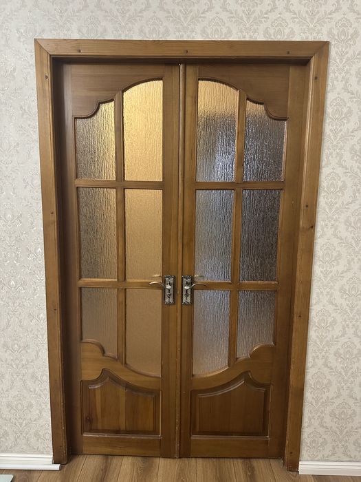 Продам двери натуральное дерево