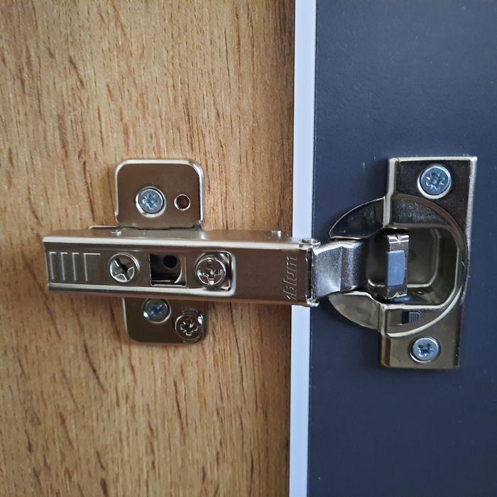 Продавам нов кухненски шкаф