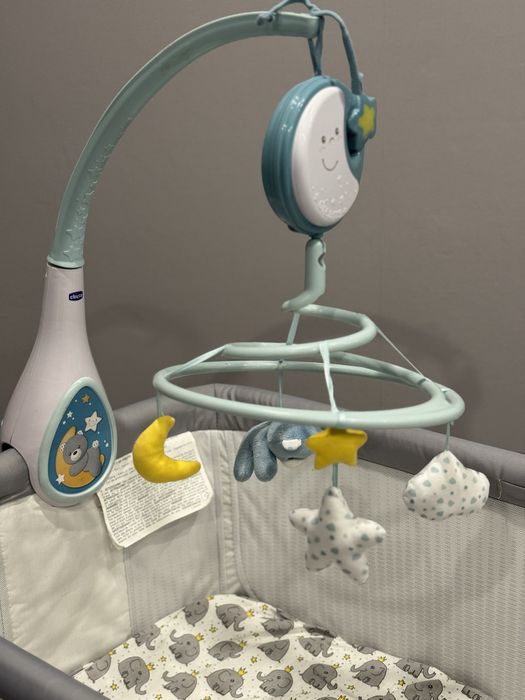 Продам приставную кроватку chicco