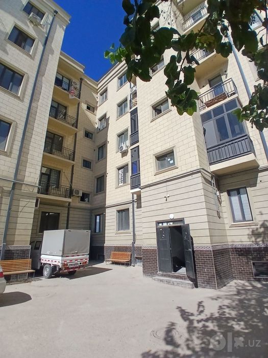 2 хонали квартира сотилади 80 КВ Шарк  Алмактум газлик дом 4 етажида