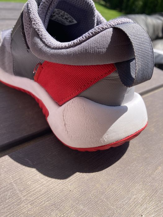 Маратонки adidas 30