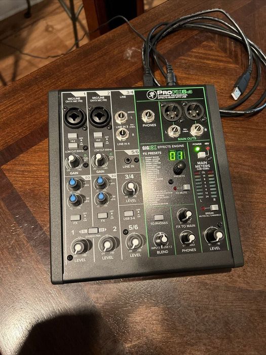 Продам акивные колонки Syrincs D110SP