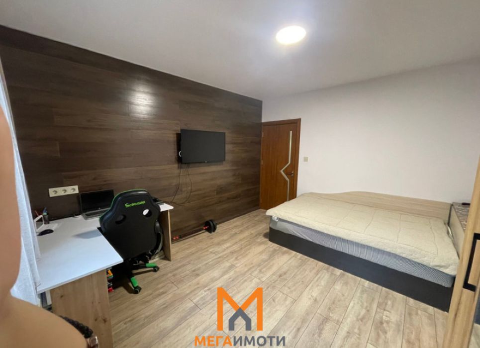 Продажба Етаж от къща гр. Севлиево - гр. Севлиево 102m² и двор 102m²