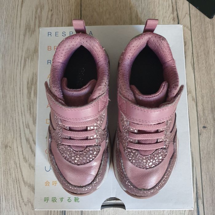 Обувки на Geox за момиче 26 номер