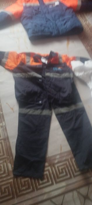 Продам спецодежу новая с зимней курткой