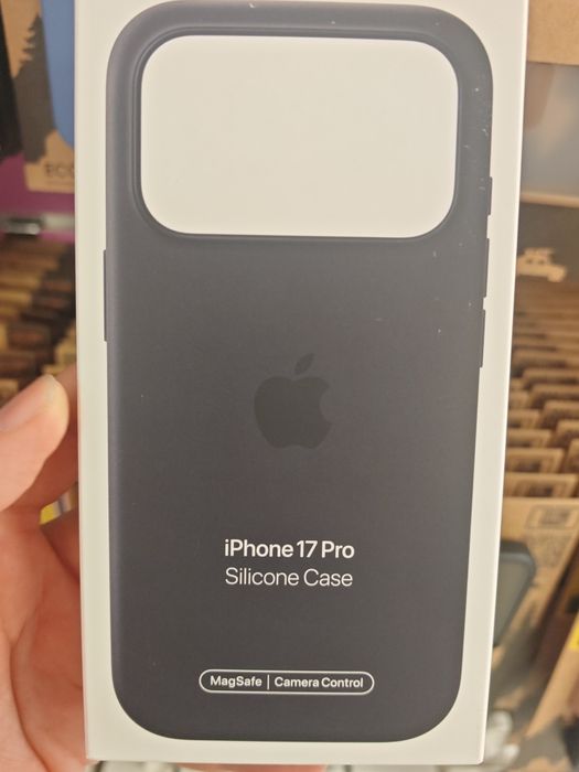 17 Pro  Original silicone case Magsafe