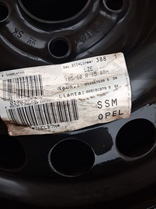 Две гуми MICHELIN 225/55/R16   99W и две PIRELLI 185/60 R15 88H