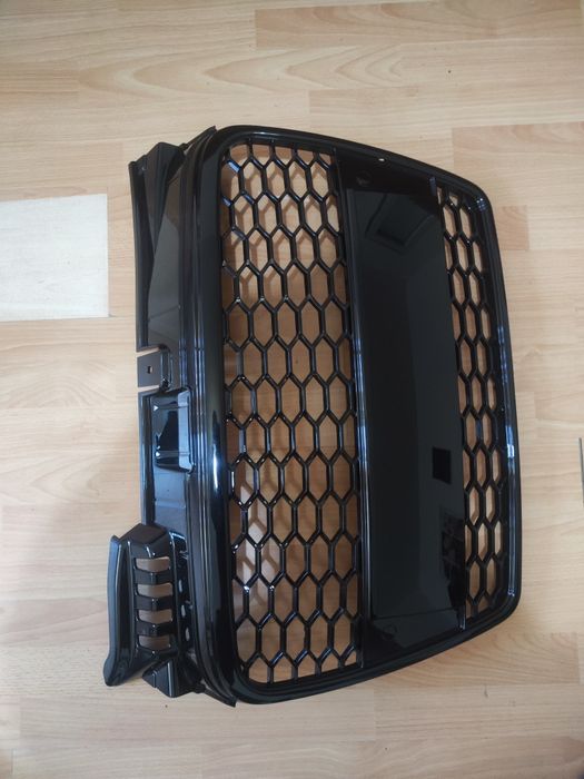 Grila Centrala fagure Audi A4 B7 negru lucios plastic abs