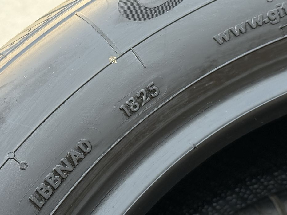 215|55 R18. Комплект шин.